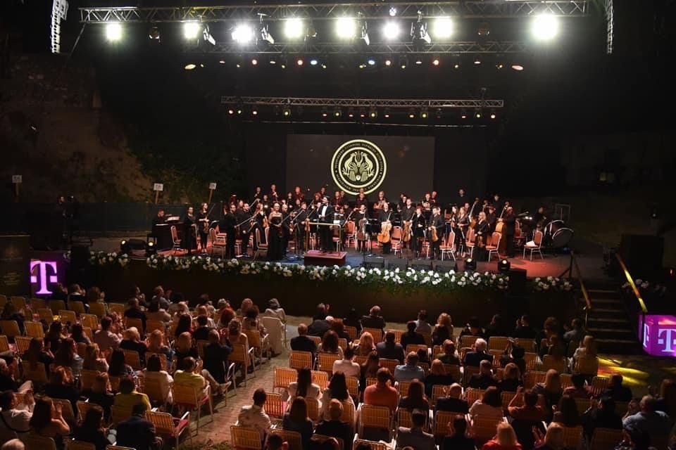 РЕЦЕНЗИЈА: Радосен концерт на полна месечина – Кон Свечениот концерт за отворањето на шеесет и второто „Охридско лето“