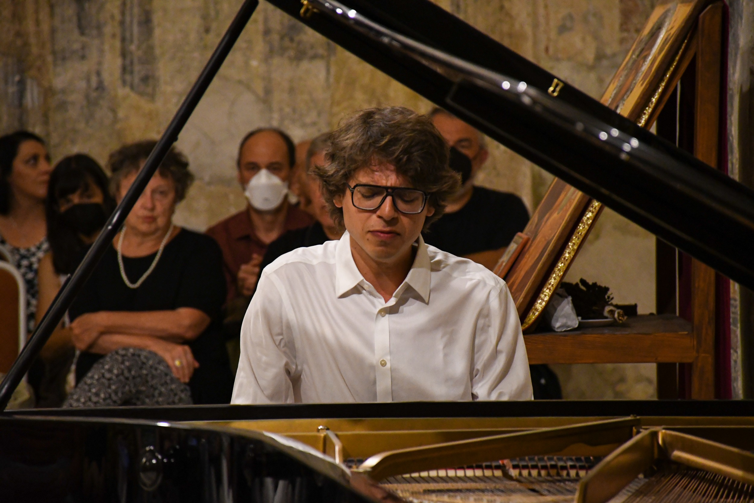 Рецензија: Лука Дебарг – пијанист на иднината