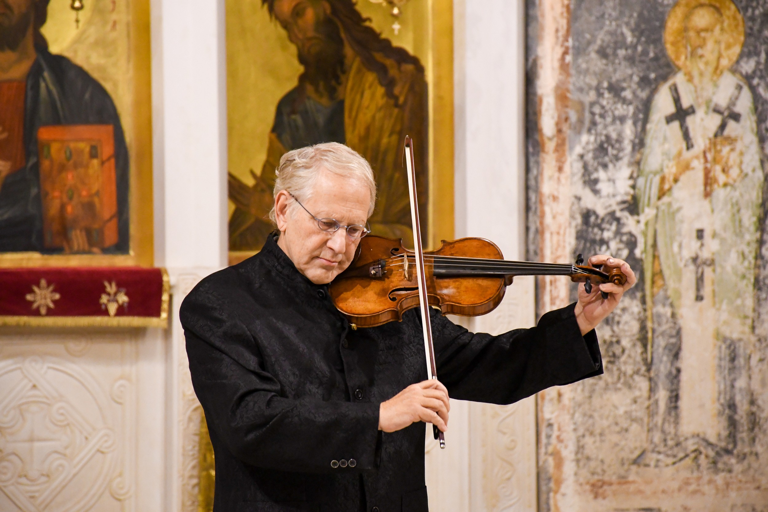 Рецензија: Концертна вечер за соло виолина со Шломо Минц